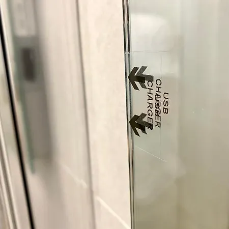 Brand New Design Emerald - Old Town A/c Apartment *