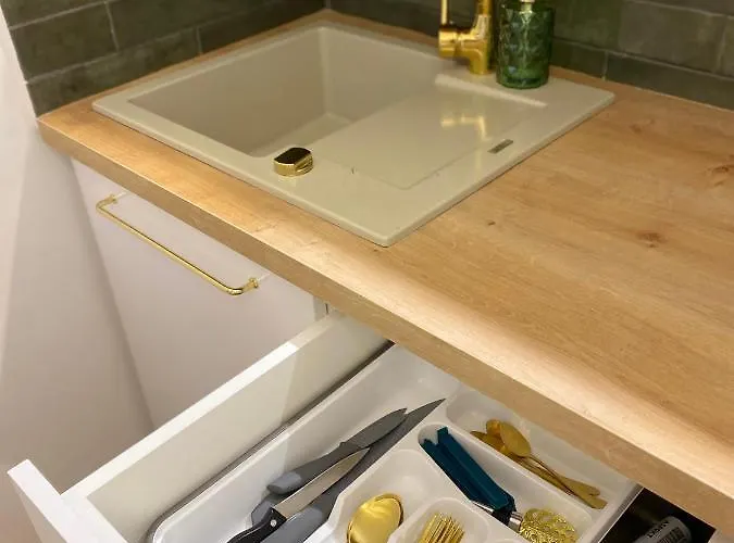 Brand New Design Emerald - Old Town A/c