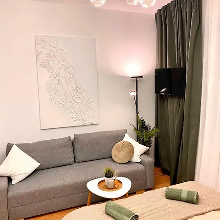 Brand New Design Emerald - Old Town A/c Апартаменти *