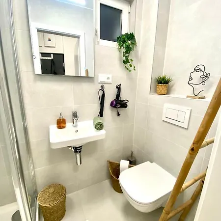 Апартаменти Brand New Design Emerald - Old Town A/c Братислава